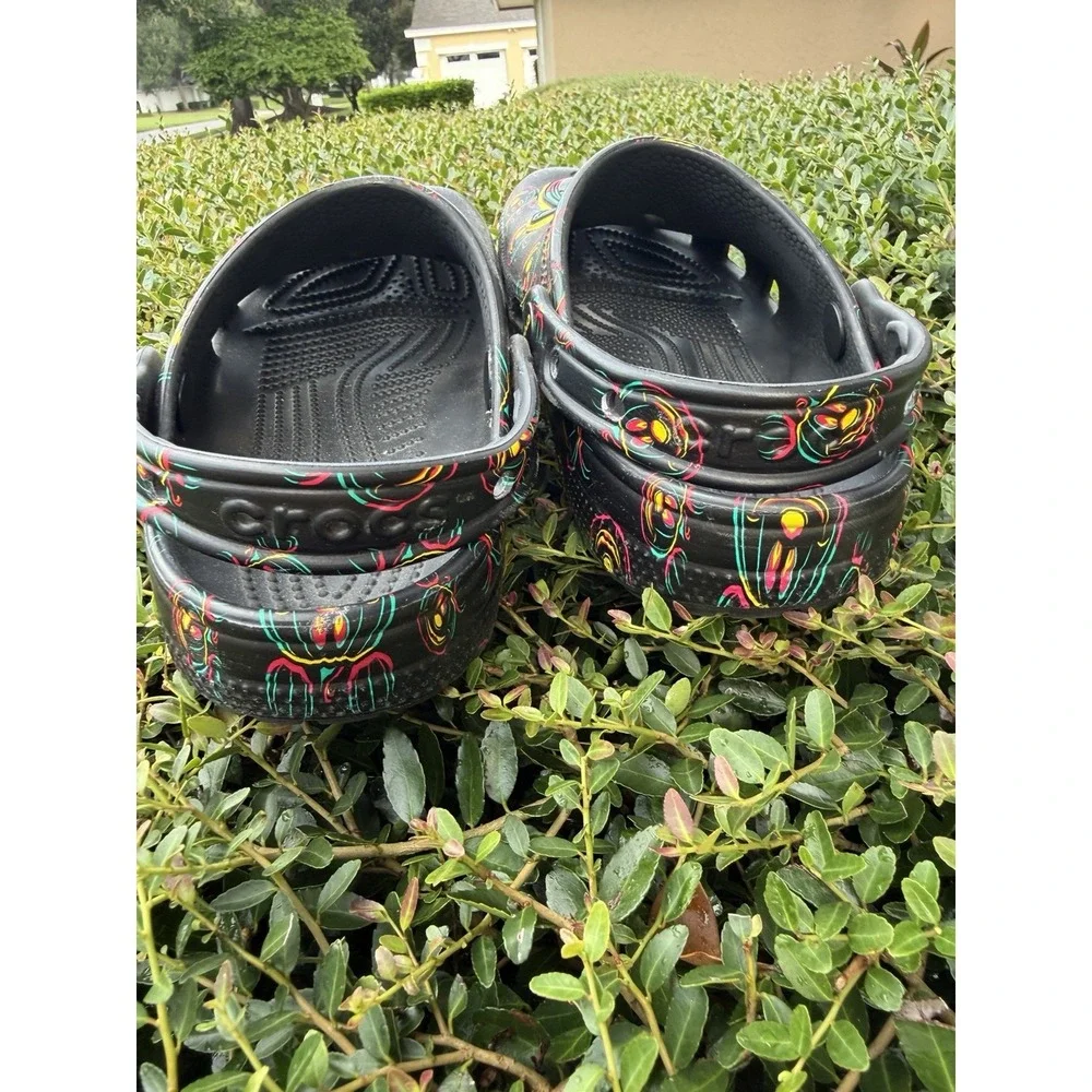 Crocs Disney Parks 2023 Glow-In-Dark Halloween Mickey Mouse Pumpkin Clogs M4/W6